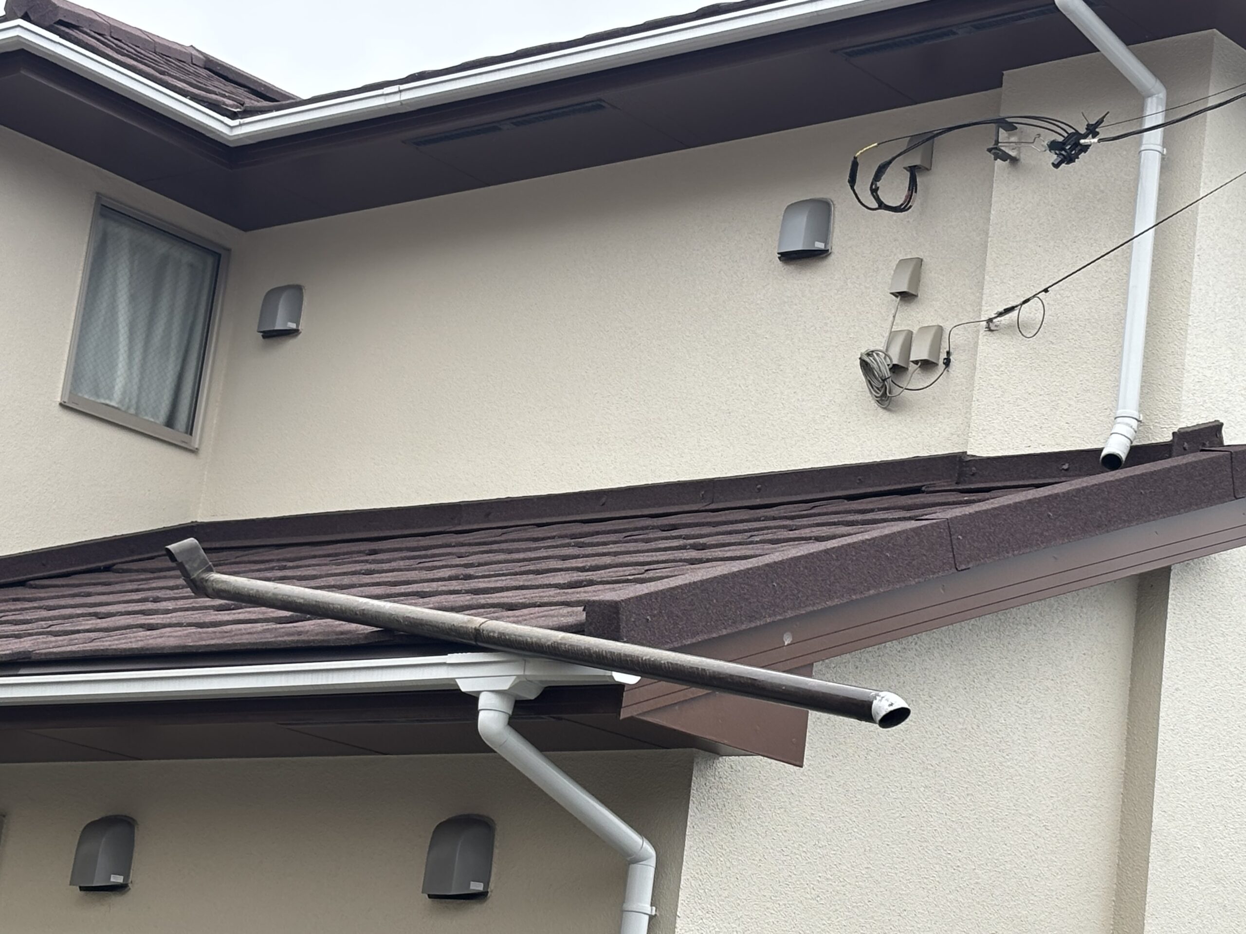 八王子市　強風で這樋が破損　雨樋修理補強工事